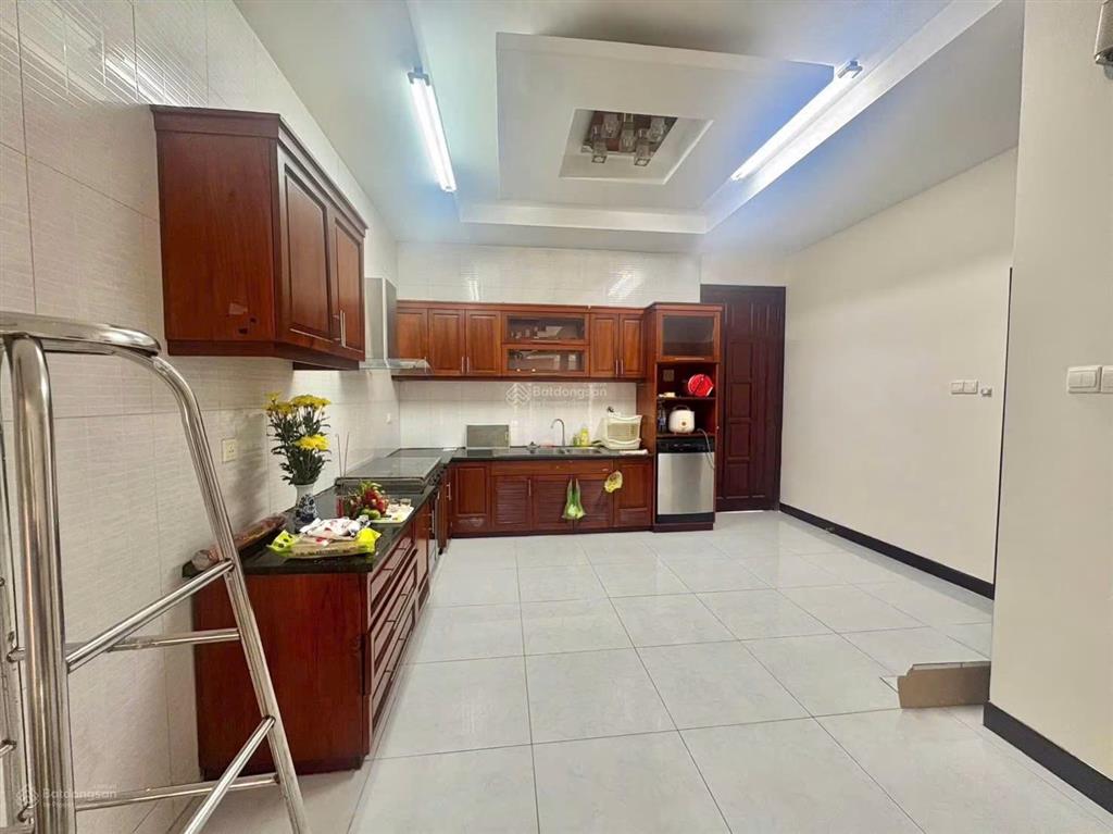 Biệt thự khu tên lửa 10x25, 2 lầu, 6 phòng