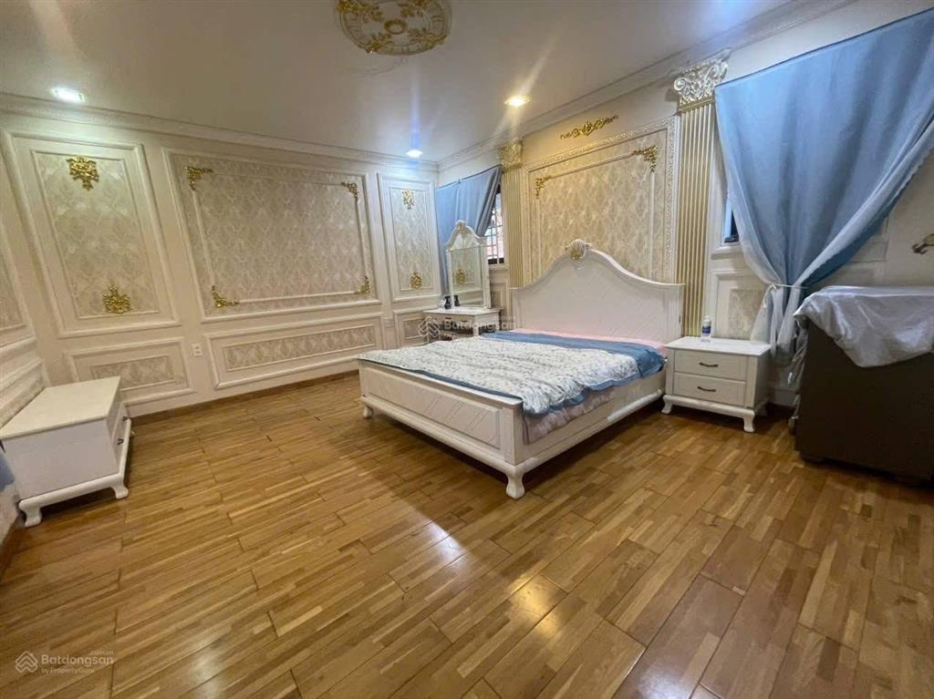 Biệt thự full nội thất khu tên lửa 200m2. đối diện công viên