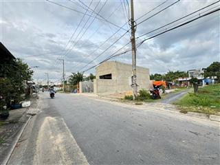 Lô góc 2mt phùng thị chuyện , sát chợ hóc môn. dt 226m2 ( 8,68m x 26m)  thổ cư 145m2