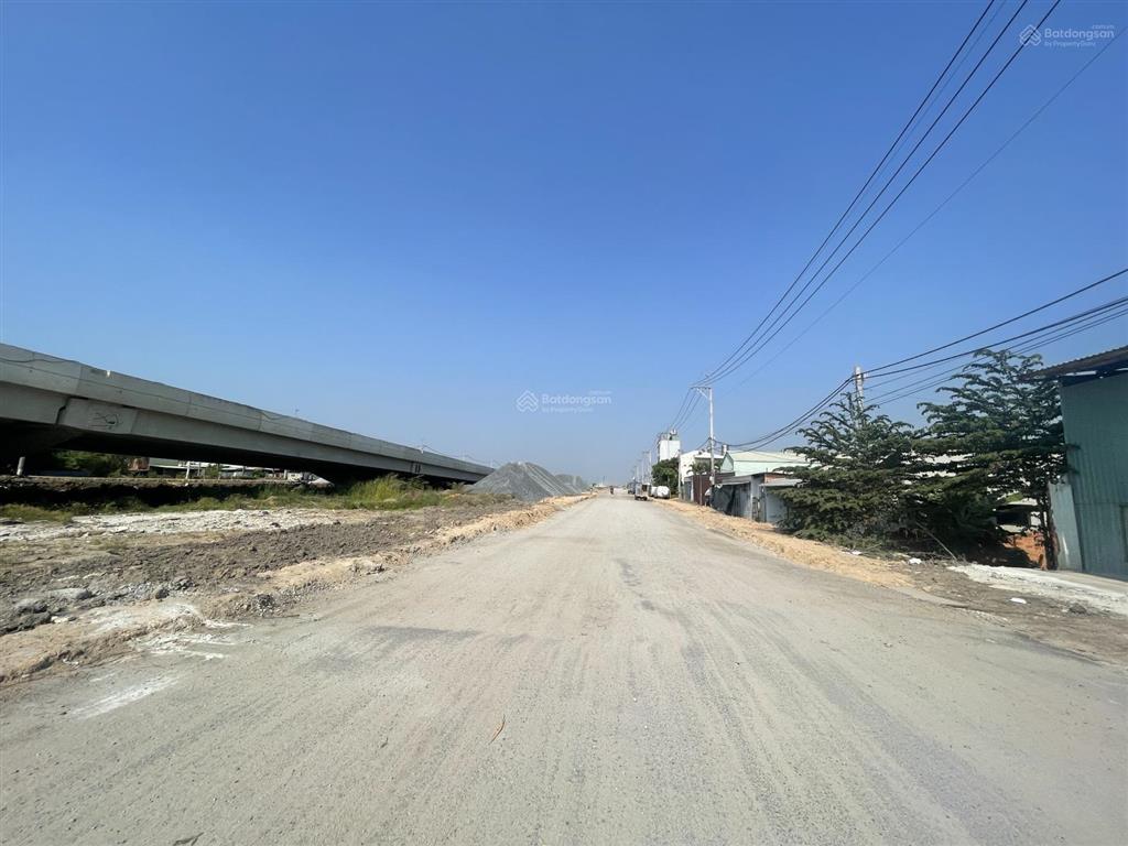 Nhà xưởng 762m2 mặt tiền vành đai  đường xe container