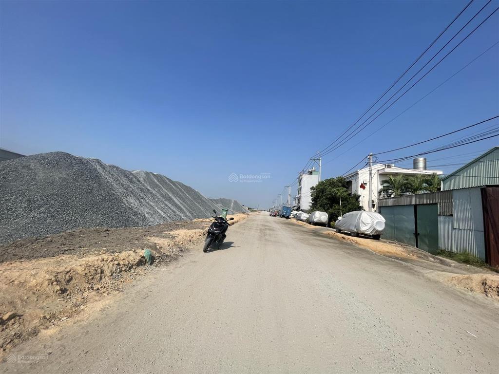 Nhà xưởng 762m2 mặt tiền vành đai  đường xe container