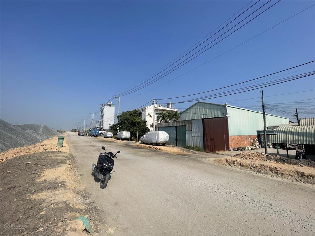 Nhà xưởng 762m2 mặt tiền vành đai  đường xe container