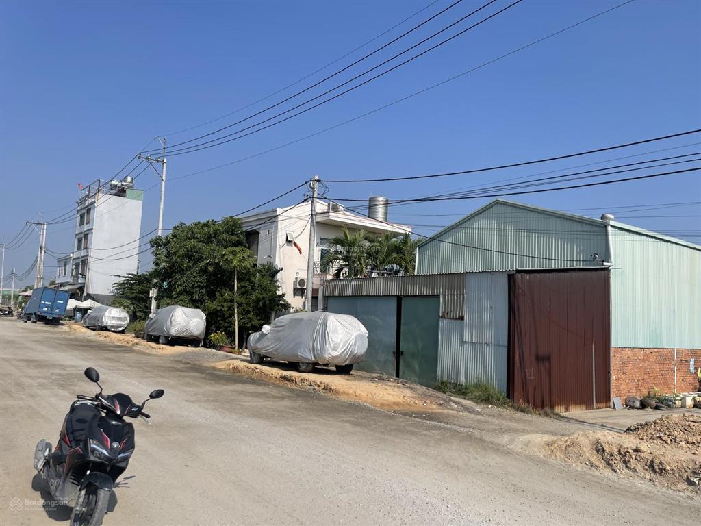 Nhà xưởng 762m2 mặt tiền vành đai  đường xe container