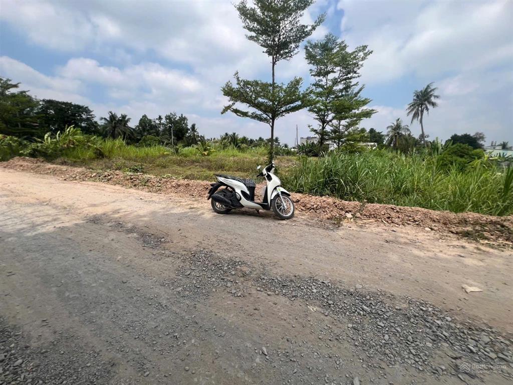 Đất mặt tiền sông sài gòn , dt 2.342m2 ( 26m x 68)  thổ cư 123m2