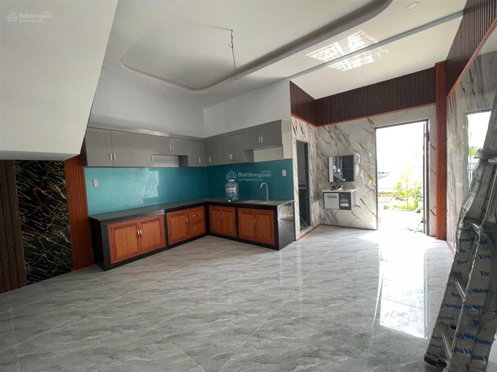 Nhà sổ riêng hoàn công gần cầu rạch tra, dt 175m2 ( 5m x 36m)  sân xe hơi , 3p/ ngủ