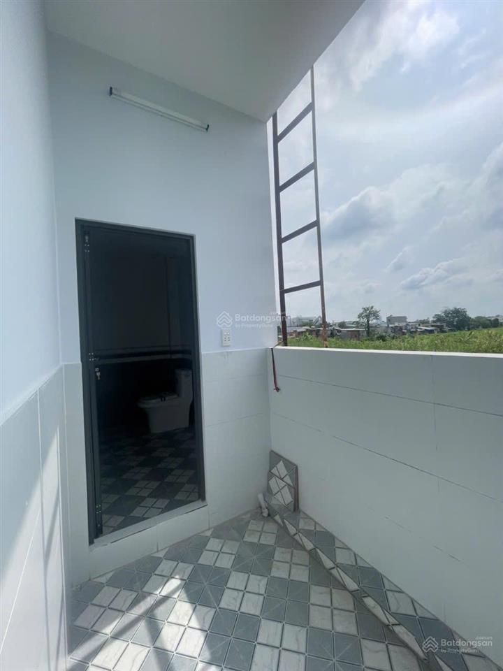 Nhà sổ riêng hoàn công gần cầu rạch tra, dt 175m2 ( 5m x 36m)  sân xe hơi , 3p/ ngủ