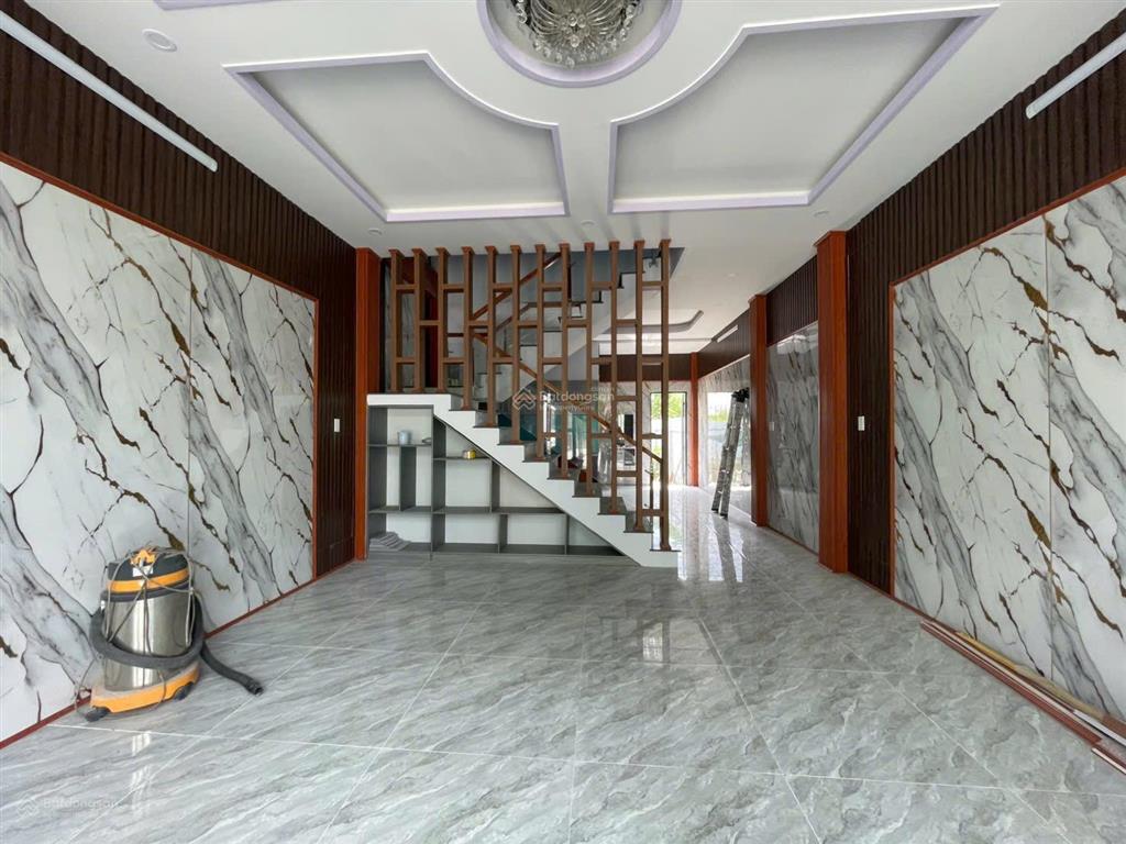 Nhà sổ riêng hoàn công gần cầu rạch tra, dt 175m2 ( 5m x 36m)  sân xe hơi , 3p/ ngủ