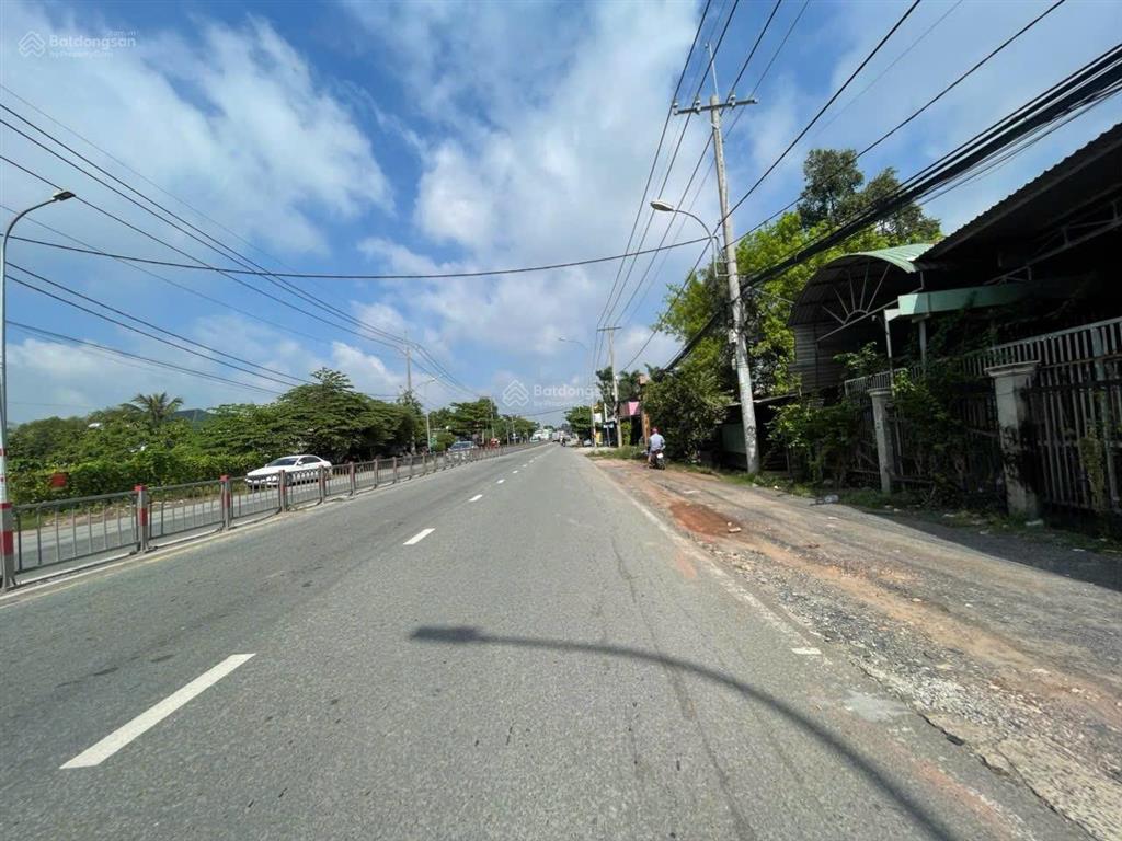 Đất mặt tiền tỉnh lộ 8, dt 532m2 ( 10m x 54m)  thổ cư 300m2 . đường xe container lưu thông