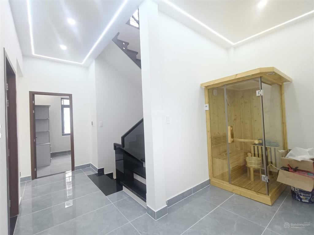 Biệt thự mini sát ngã 3 đông quang, dt 105m2 ( 8,2m x 13m)  sân xe hơi 7 chỗ  full nội thất