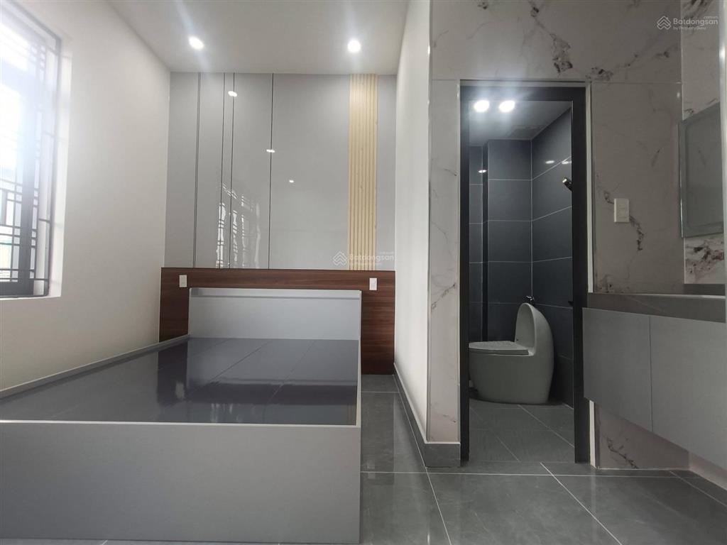 Biệt thự mini sát ngã 3 đông quang, dt 105m2 ( 8,2m x 13m)  sân xe hơi 7 chỗ  full nội thất