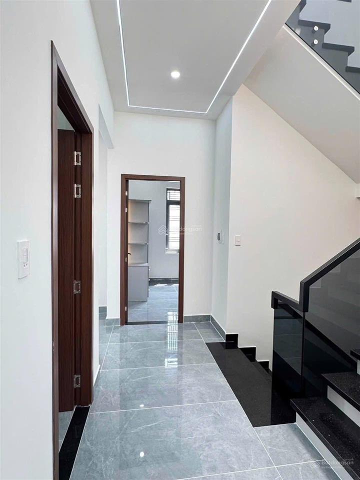 Biệt thự mini sát ngã 3 đông quang, dt 105m2 ( 8,2m x 13m)  sân xe hơi 7 chỗ  full nội thất