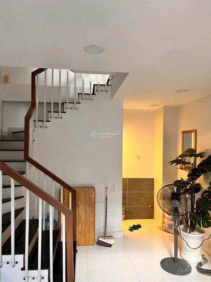 Nhà cho thuê 7tr gần trường học kim đồng 4x10 một tiệt 3lầu có 3pn ngủ có 3 toilet trong phòng