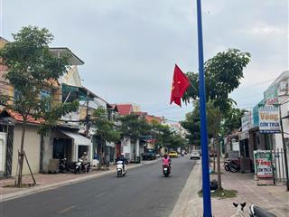 Chính chủ bán nhà mặt phố , sổ hồng riêng , giá thấp nhất khu vực,