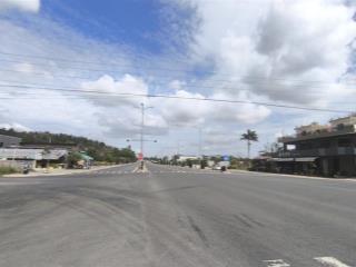 Chủ cần tiền hạ giá 500tr , bán gấp , lô đất 3 mặt tiền đường , sổ hồng riêng ,