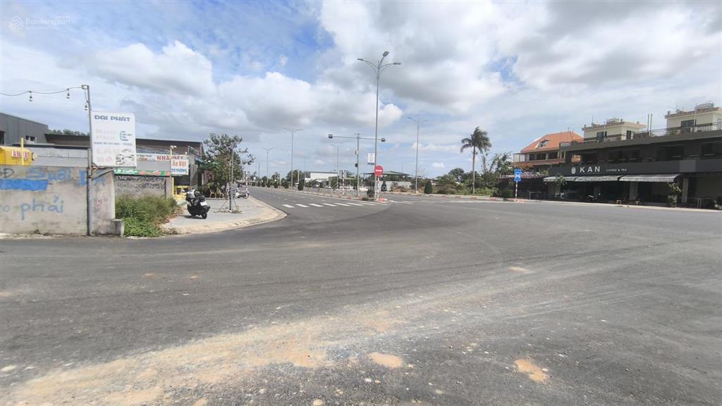 Chủ cần tiền hạ giá 500tr , bán gấp , lô đất 3 mặt tiền đường , sổ hồng riêng ,