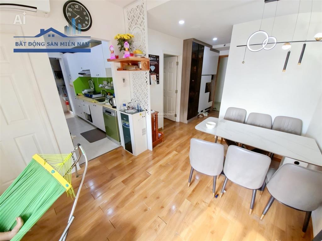 Căn 2pn block mới, bancong hướng đông, nhà đầy đủ nội thất. vị trí đẹp và hiếm căn bán.