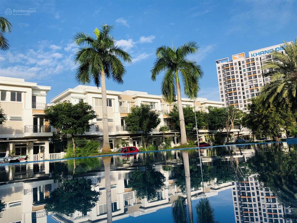 View hồ bơi  công viên lớn lovera park  hướng đông