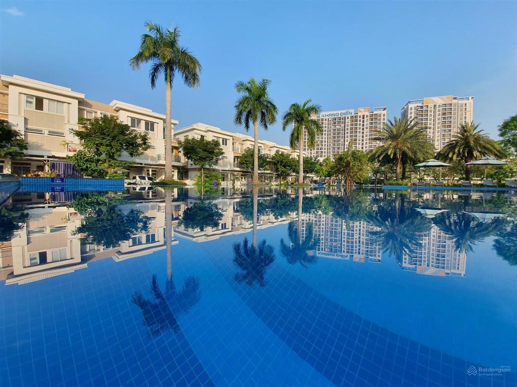 View hồ bơi  công viên lớn lovera park  hướng đông