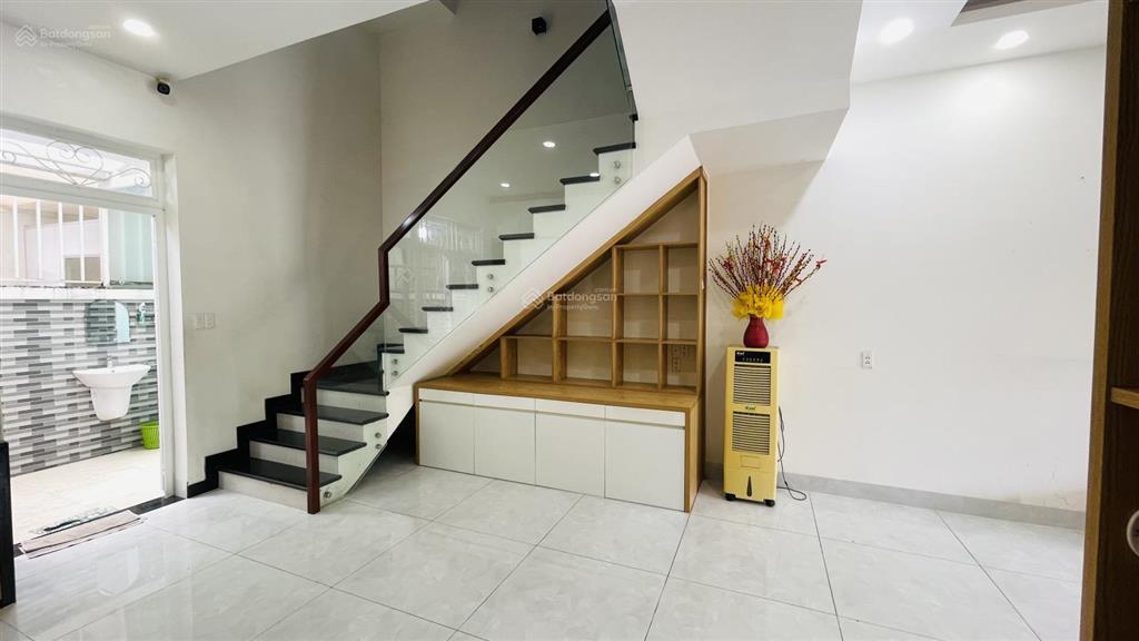 Nhà view công viên trung tâm, giá tốt