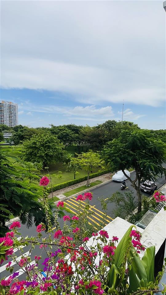 Nhà view công viên trung tâm, giá tốt