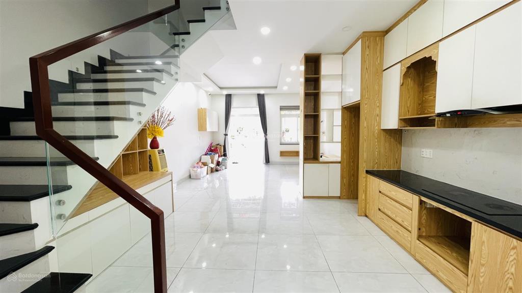 Nhà view công viên trung tâm, giá tốt