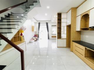 Nhà view công viên trung tâm, giá tốt