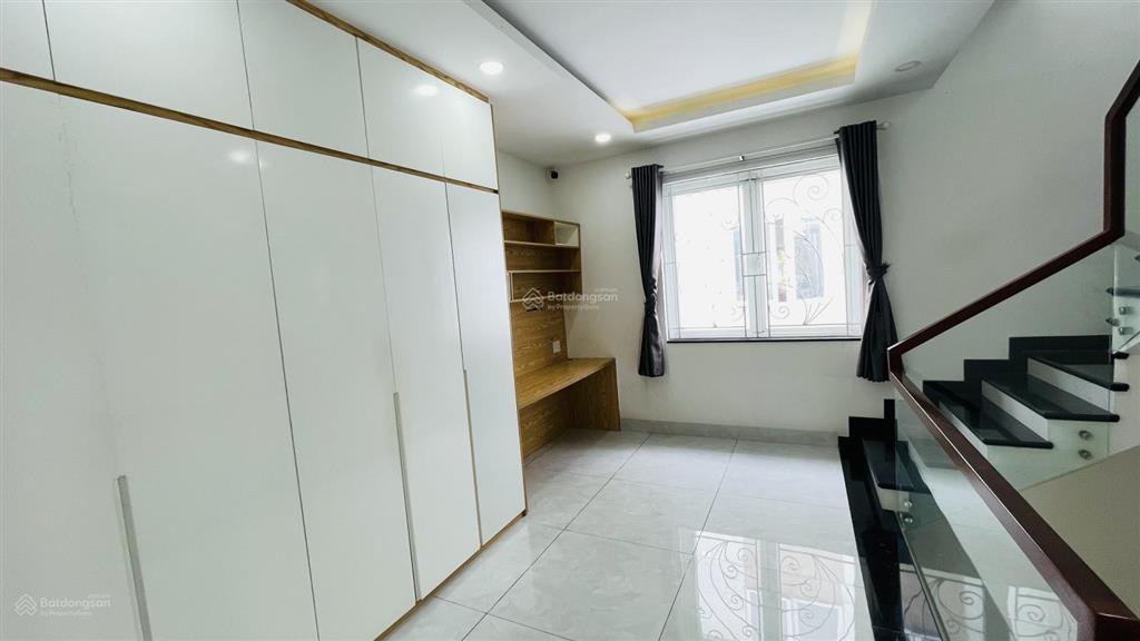 Nhà view công viên trung tâm, giá tốt