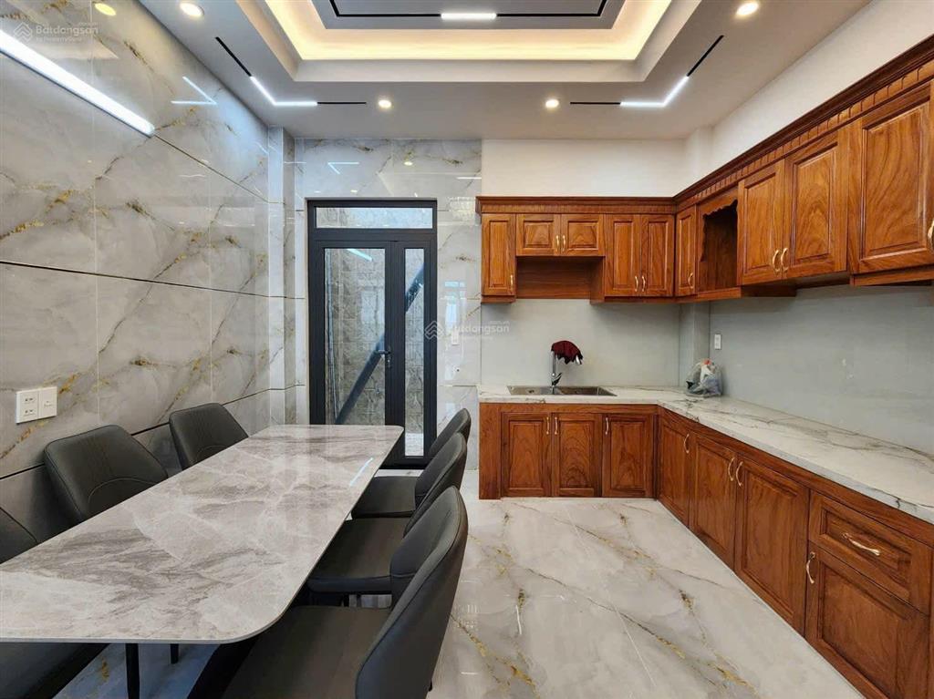Nhà mới xây 5 lầu góc 2 mặt tiền đường xe hơi 1104 đường tỉnh lộ 10, dt 4x14m