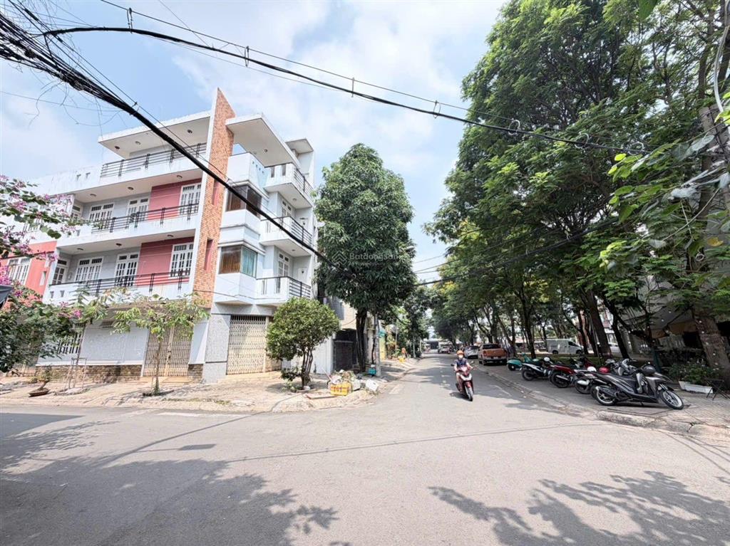 Bán nhà góc 2 mặt tiền kinh doanh đối diện công viên đường 24 khu tên lửa dt 4,5*20m