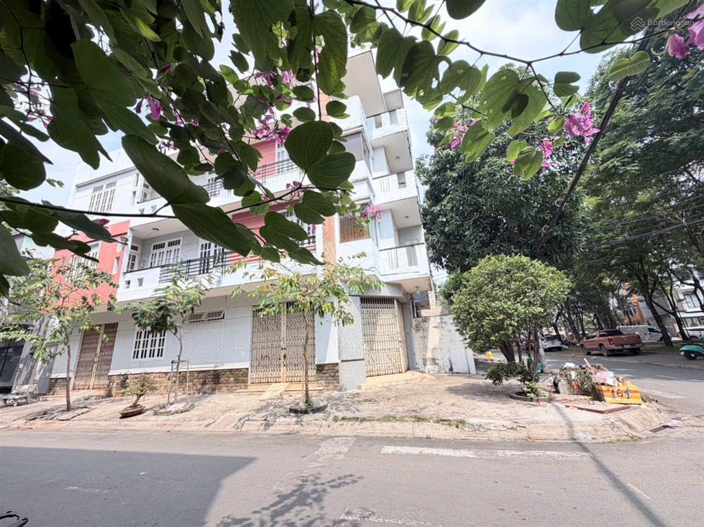 Bán nhà góc 2 mặt tiền kinh doanh đối diện công viên đường 24 khu tên lửa dt 4,5*20m
