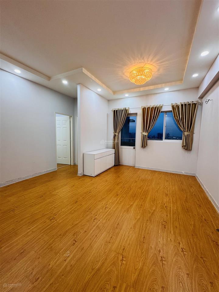 Chính chủ bán căn hộ 68m², 2pn có ban công. sổ hồng giá 2 tỷ 550 triệu tl