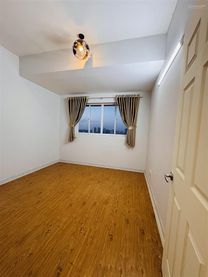 Chính chủ bán căn hộ 68m², 2pn có ban công. sổ hồng giá 2 tỷ 550 triệu tl