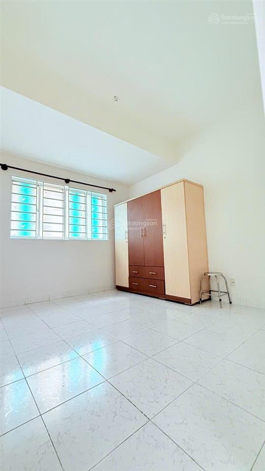 Chính chủ bán căn hộ sổ hồng lâu dài, 2 tỷ 650.  0908 582 ***