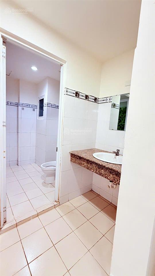 Chính chủ bán căn hộ sổ hồng lâu dài, 2 tỷ 650.  0908 582 ***