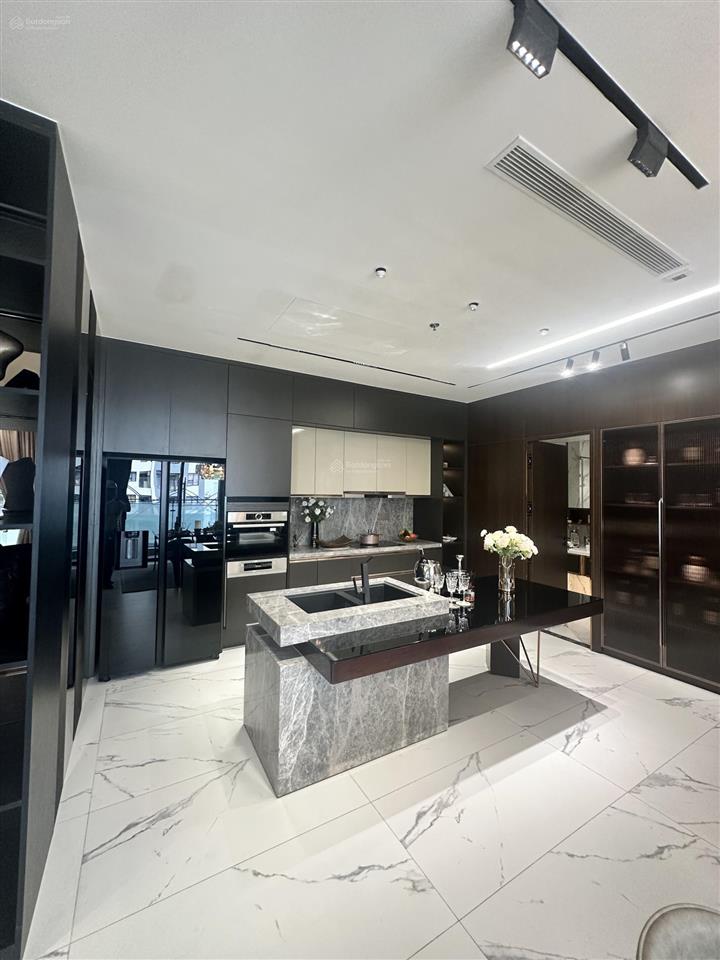 Bán căn góc tầng trung view sông grand manhattan, quận 1, tp.hcm, 17 tỷ, 83m2, dòng tiền 499tr/năm