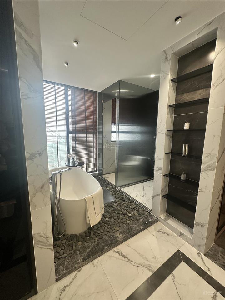 Bán căn góc tầng trung view sông grand manhattan, quận 1, tp.hcm, 17 tỷ, 83m2, dòng tiền 499tr/năm