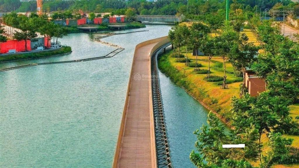 Bán căn góc 3pn view kênh đào nhạc nước đẹp nhất căn hộ masteri cosmo central.  0975 467 ***