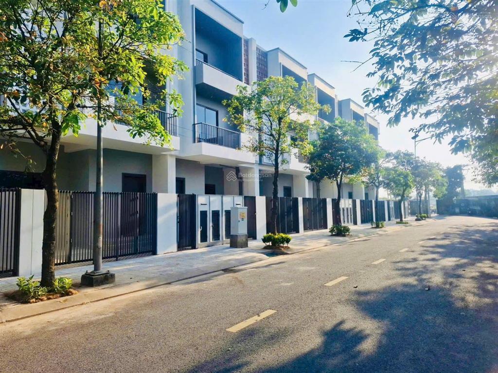 Nhà phố the meadow bình chánh cực rẻ, 1 trệt 3 lầu, 5 x 18m, 193,4m2 sàn, sổ hoàn công, giá 7 tỷ
