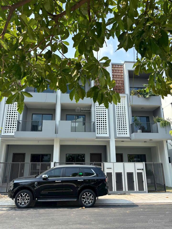 Nhà phố the meadow bình chánh cực rẻ, 1 trệt 3 lầu, 5 x 18m, 193,4m2 sàn, sổ hoàn công, giá 7 tỷ
