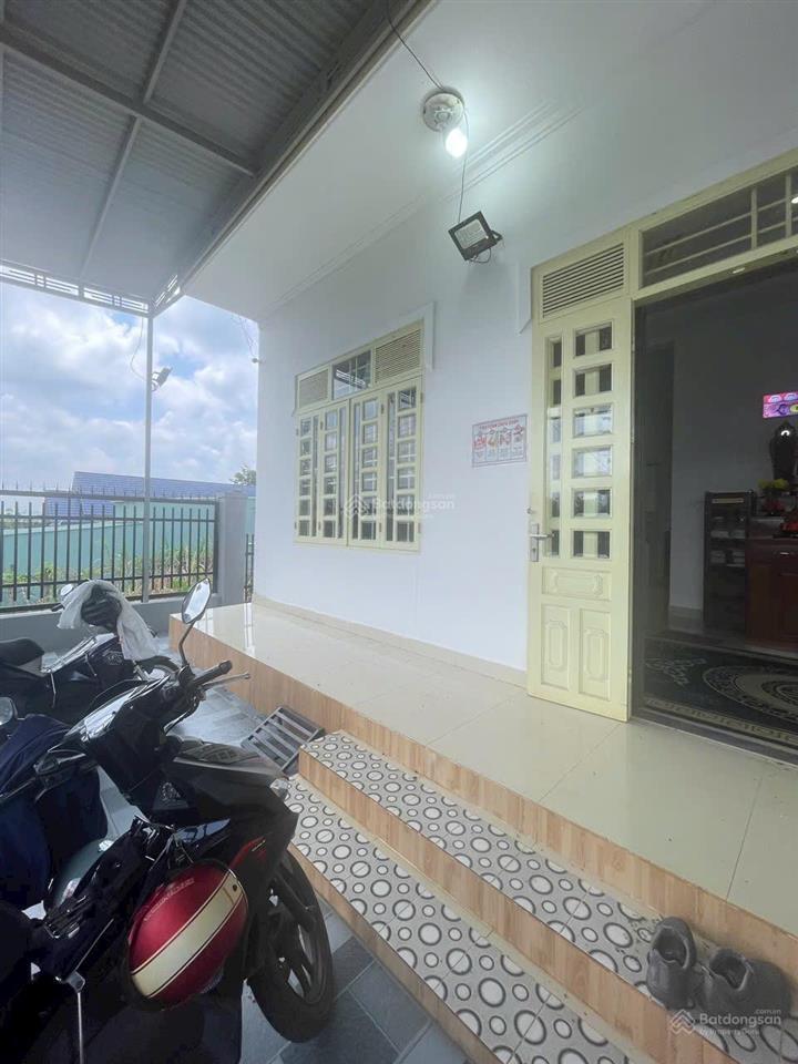 Cần bán căn biệt thự sân vườn rất đẹp đối diện ubnd phường 3 tp bảo lộc 540m2, giá 2 tỷ 900tr