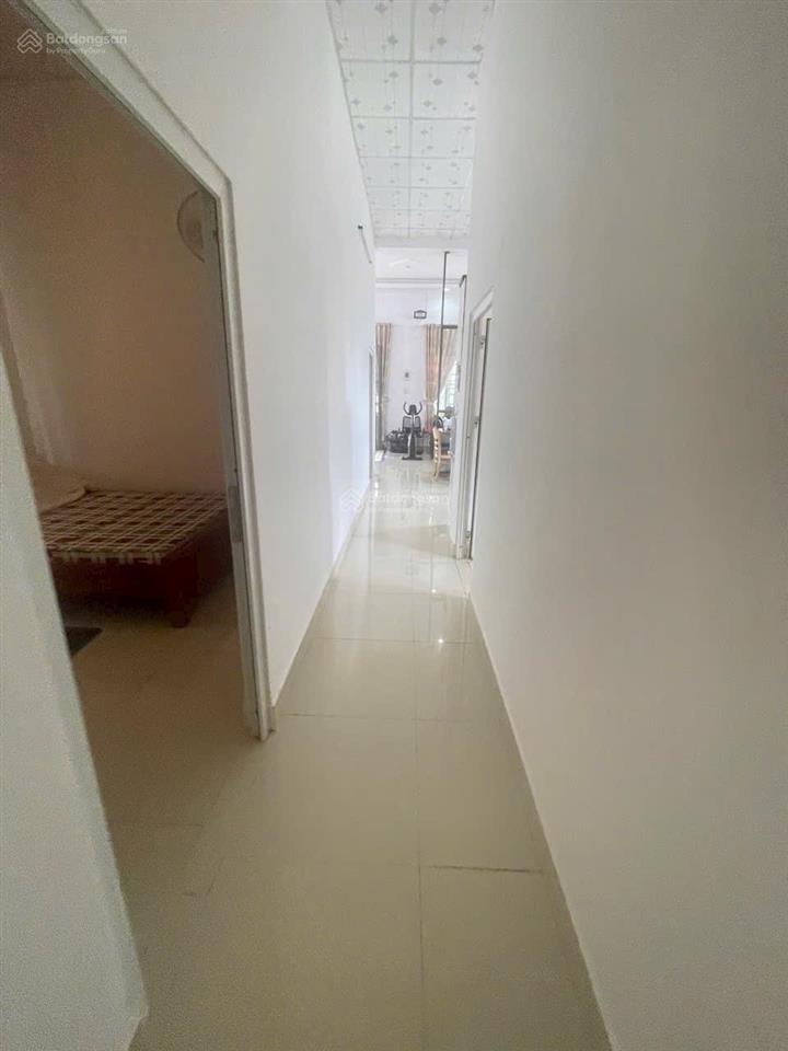 Cần bán căn biệt thự sân vườn rất đẹp đối diện ubnd phường 3 tp bảo lộc 540m2, giá 2 tỷ 900tr