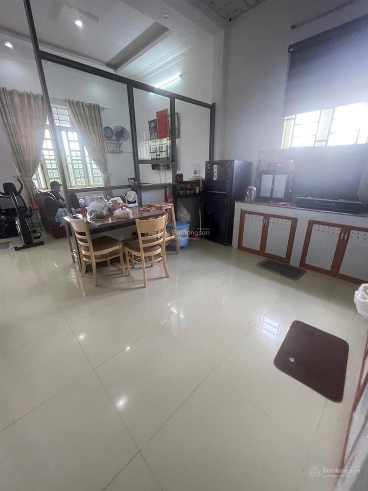 Cần bán căn biệt thự sân vườn rất đẹp đối diện ubnd phường 3 tp bảo lộc 540m2, giá 2 tỷ 900tr