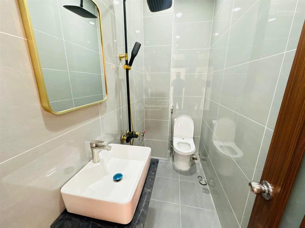 Nhà mới 4 tầng, lã xuân oai, cách công viên đông tăng long 100m, nội thất xịn, vào ở ngay