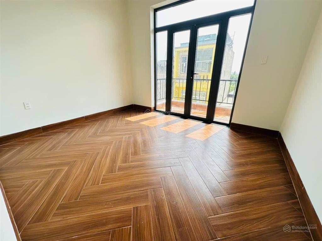 Nhà mới 4 tầng, lã xuân oai, cách công viên đông tăng long 100m, nội thất xịn, vào ở ngay