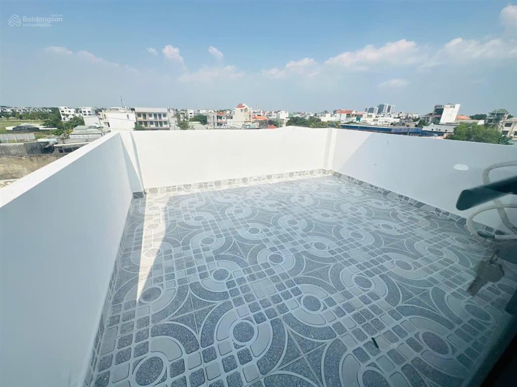 Nhà mới 4 tầng, lã xuân oai, cách công viên đông tăng long 100m, nội thất xịn, vào ở ngay