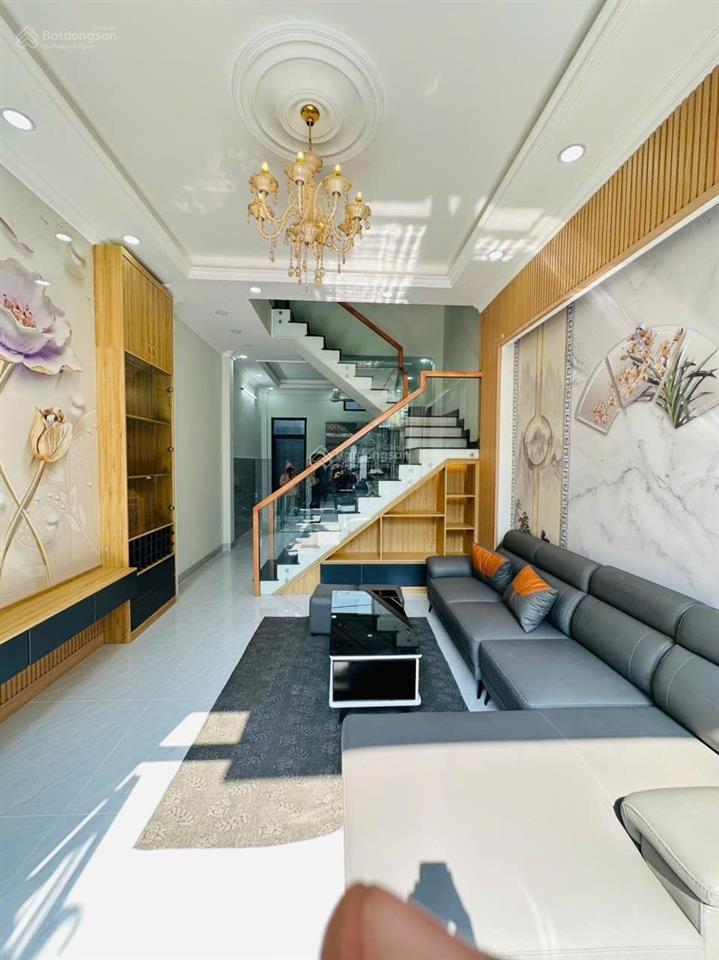 Nhà mới 4 tầng, lã xuân oai, cách công viên đông tăng long 100m, nội thất xịn, vào ở ngay