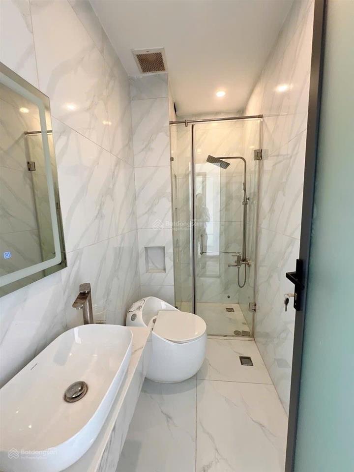 Giảm mạnh 1 tỷ, nhà mới 100% siêu đẹp, 3 tầng, hoàn công, hẻm ô tô, ngay nguyễn duy trinh, ở ngay