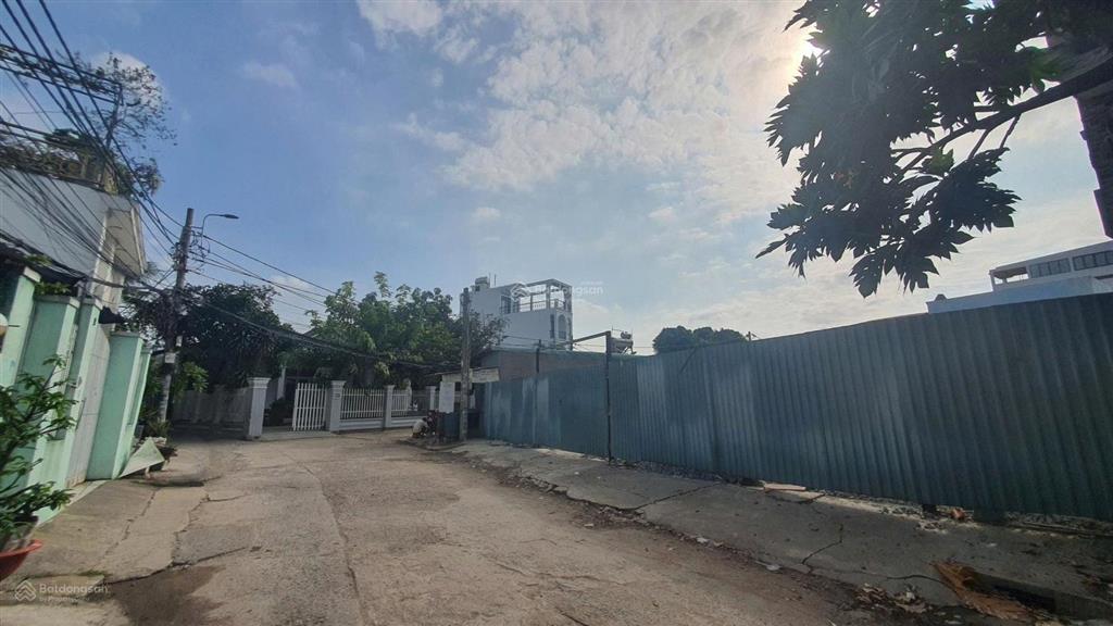 Bán nền 4 x18 kdc vinh quang f16 q8.cũ.( bình phú) mới .