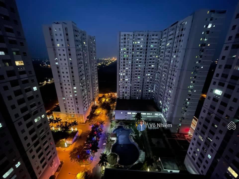 Bán gấp căn góc đẹp dt 68m2 2pn full nội thất tại hqc plaza (chung cư hoàng quân), 1,4 tỷ full phí