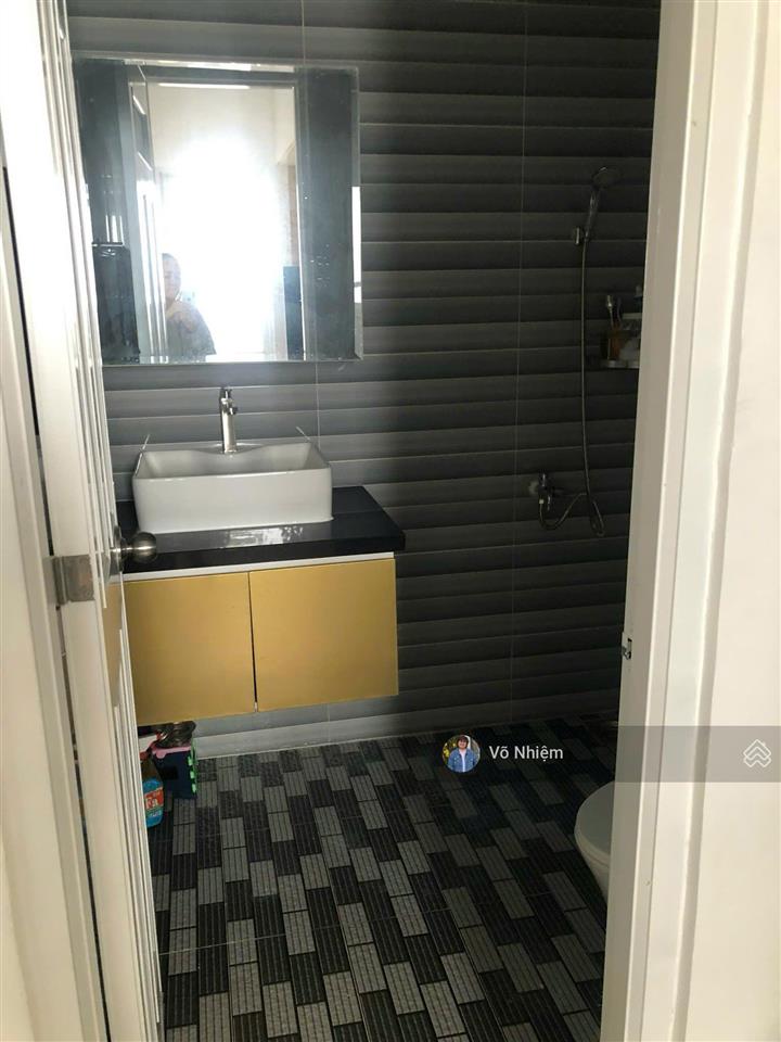 Bán gấp căn góc đẹp dt 68m2 2pn full nội thất tại hqc plaza (chung cư hoàng quân), 1,4 tỷ full phí